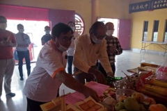 037